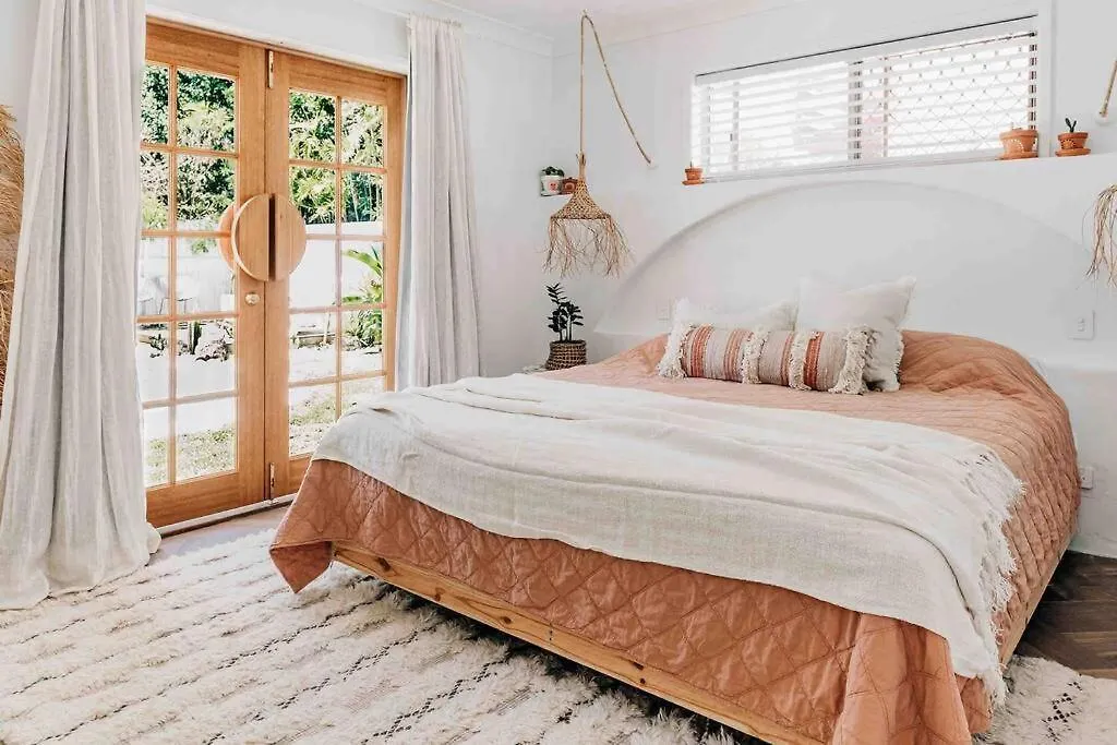 Coastal Med Oasis By The Beach, Pet Friendly! Kawana Waters Holiday home