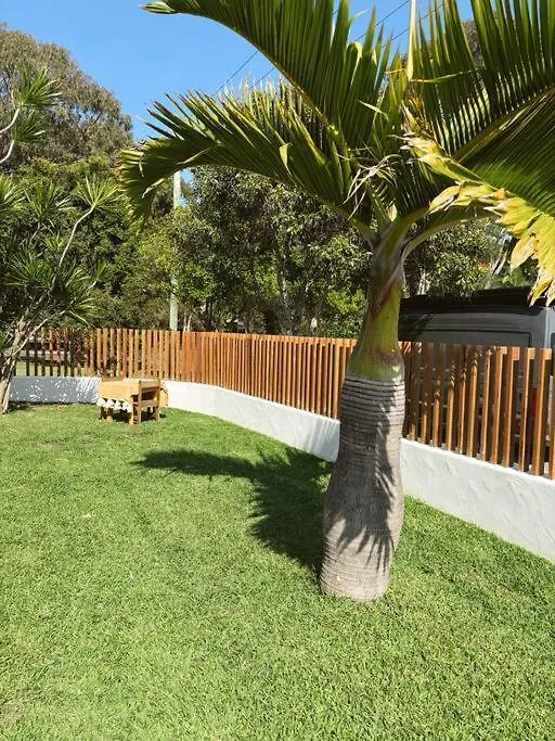 Coastal Med Oasis By The Beach, Pet Friendly! Kawana Waters Holiday home
