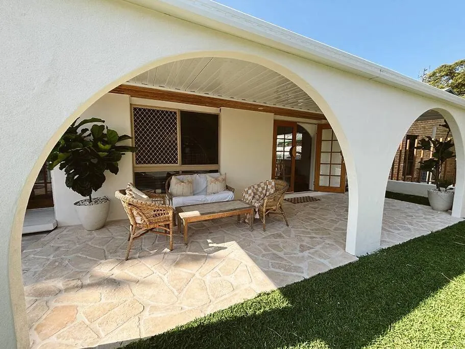 Coastal Med Oasis By The Beach, Pet Friendly! Kawana Waters 0*,  Australia