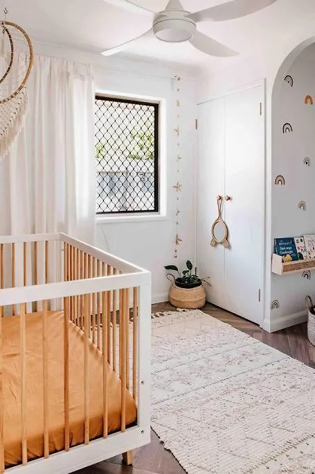 Coastal Med Oasis By The Beach, Pet Friendly! Kawana Waters Holiday home