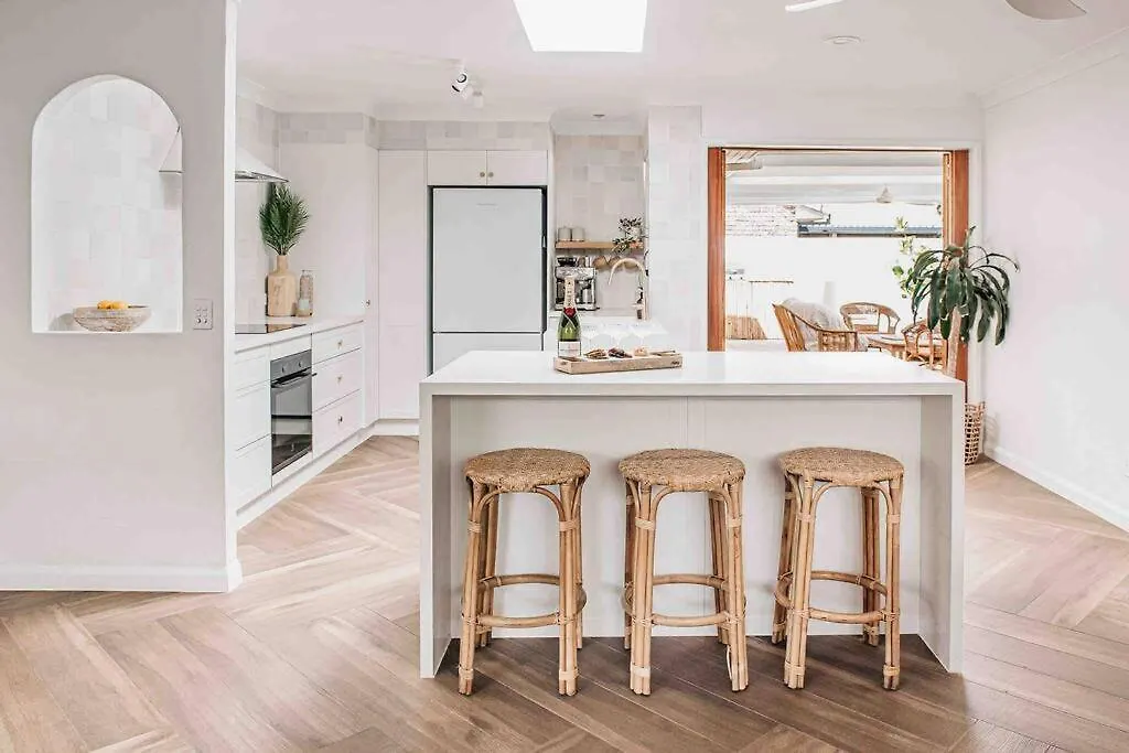 Holiday home Coastal Med Oasis By The Beach, Pet Friendly! Kawana Waters