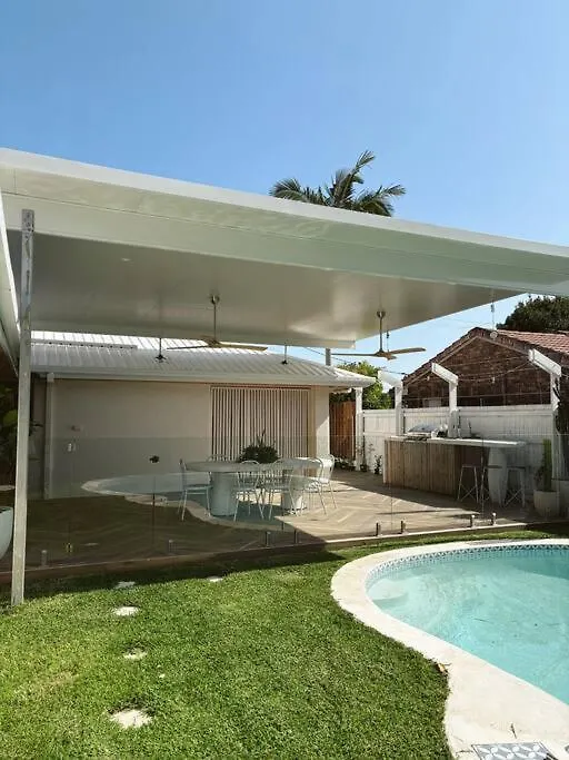 Holiday home Coastal Med Oasis By The Beach, Pet Friendly! Kawana Waters