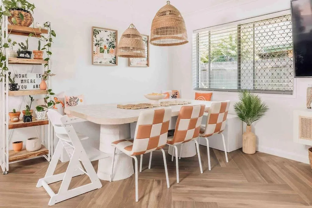 Coastal Med Oasis By The Beach, Pet Friendly! Kawana Waters